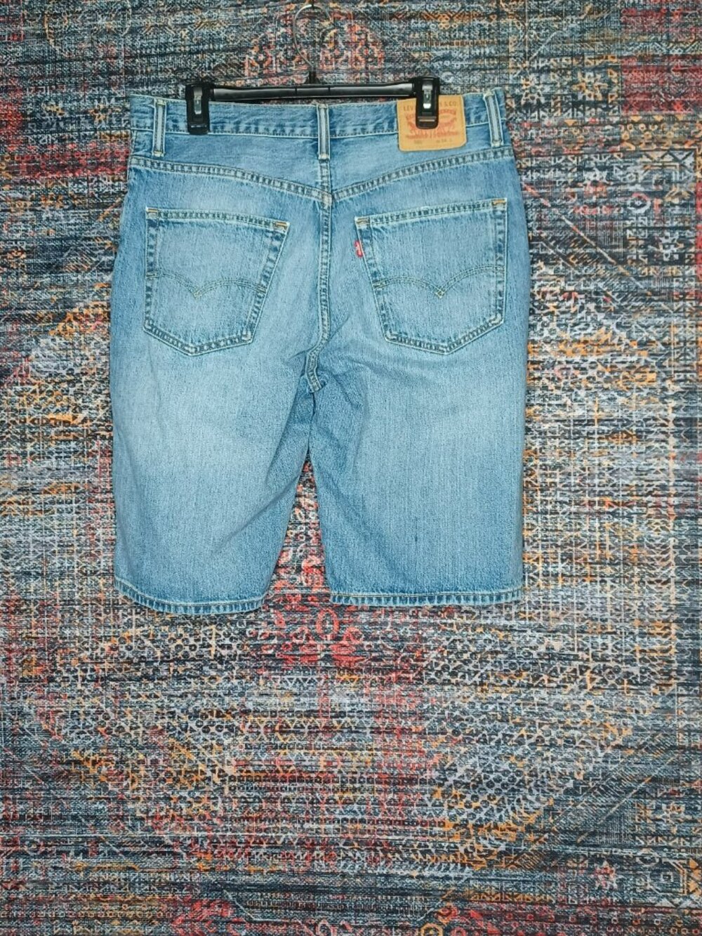 Levis mens medium wash 569 jean shorts 34 EUC